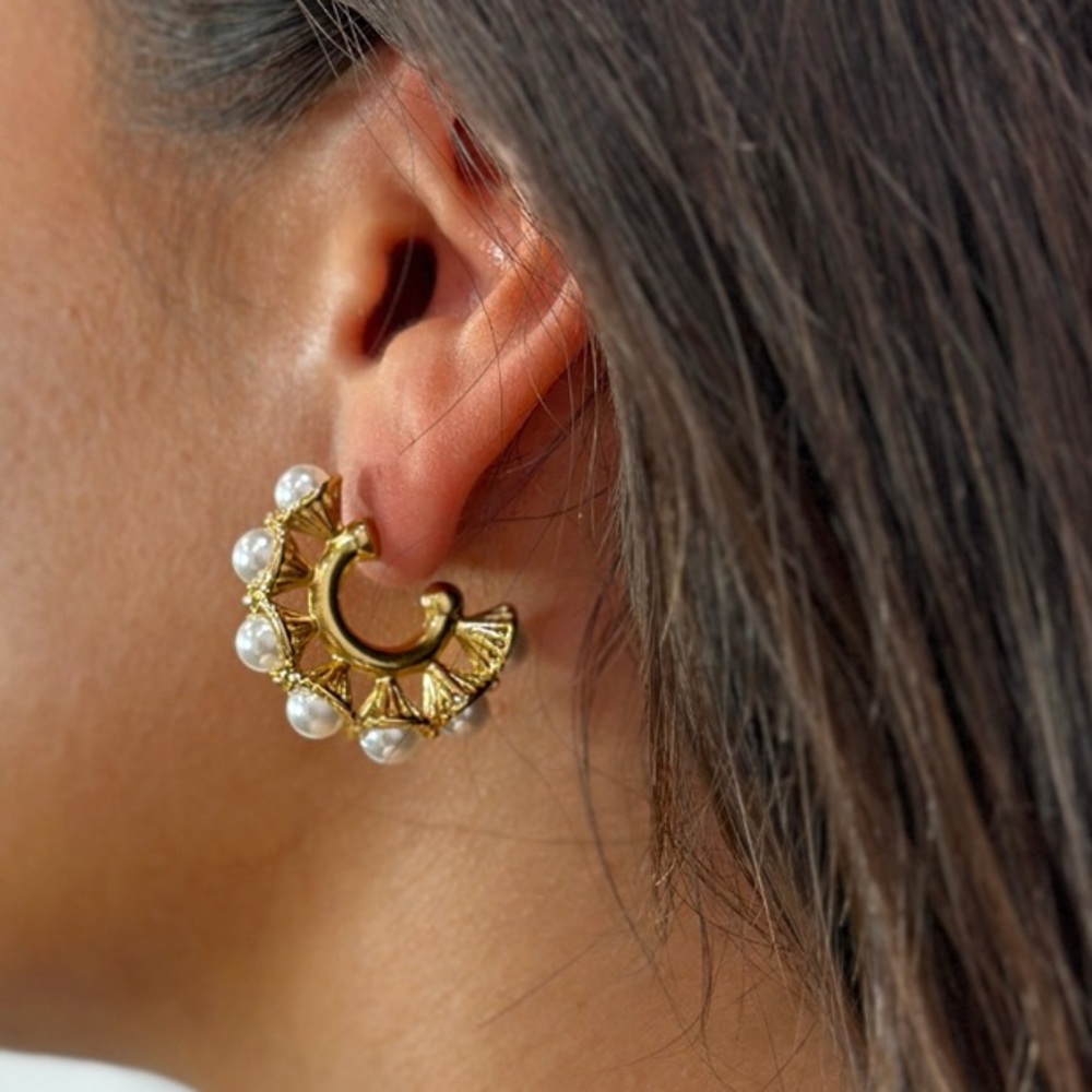 Pearl Hoop Earrings 18k Gold Plated - Picture 3 of 4